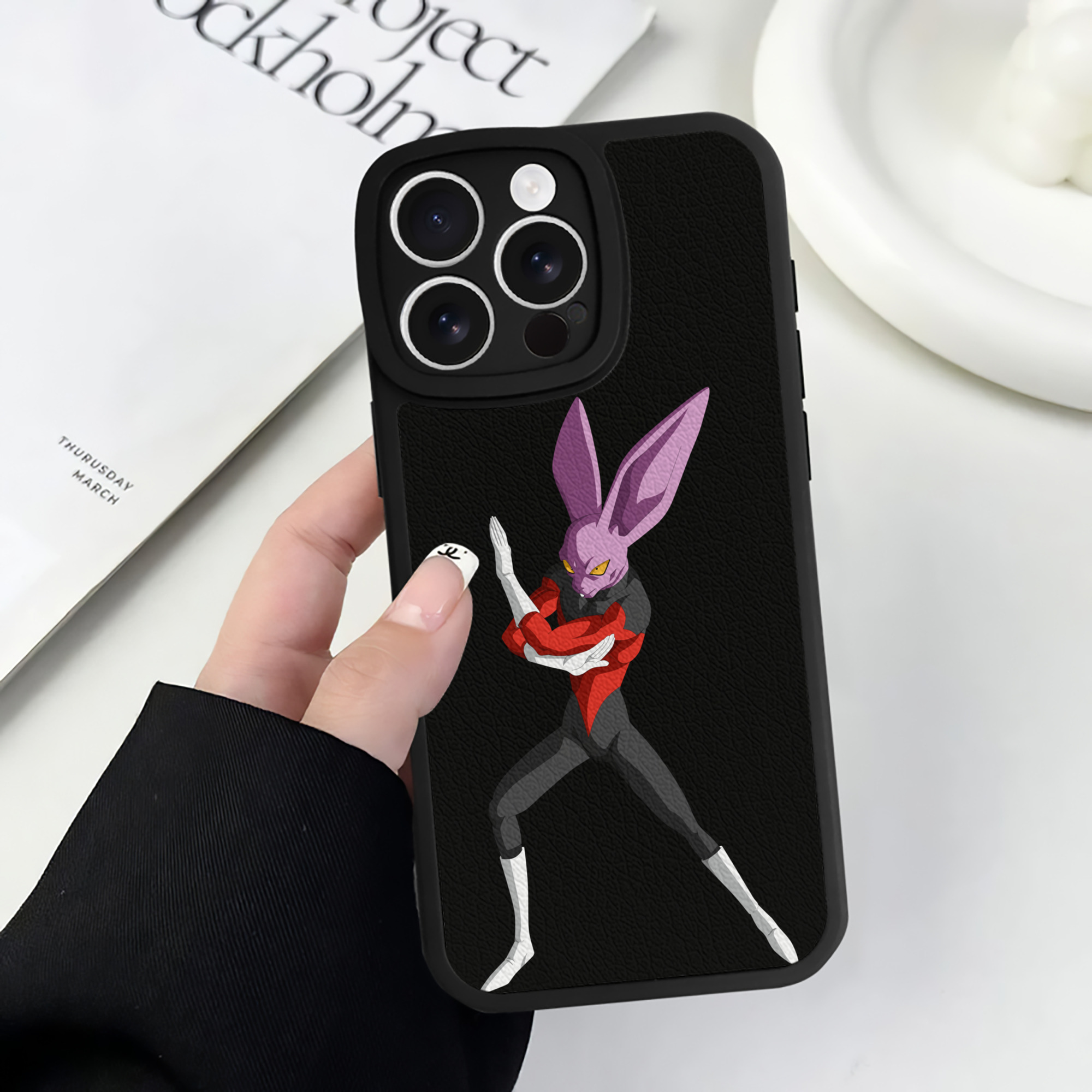 （画像用） ドラゴンボール ビルス 破壊神ビルス DRAGON BALL Beerus Birusu 【iPhone 16シリーズ対応】シリコンスマホケース（レザー調） 材質：シリコン